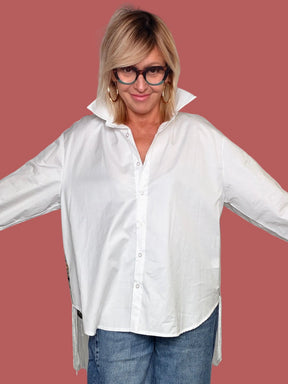 Camicia bianca con retro effetto foulard e frange