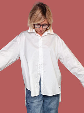 Camicia bianca con retro effetto foulard e frange