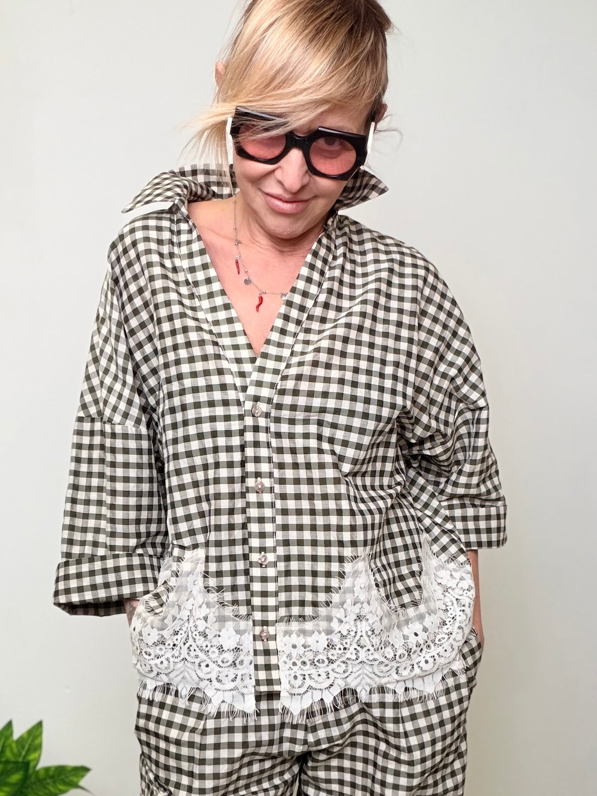 Camicia oversize quadretti vichy tasche pizzo macramè