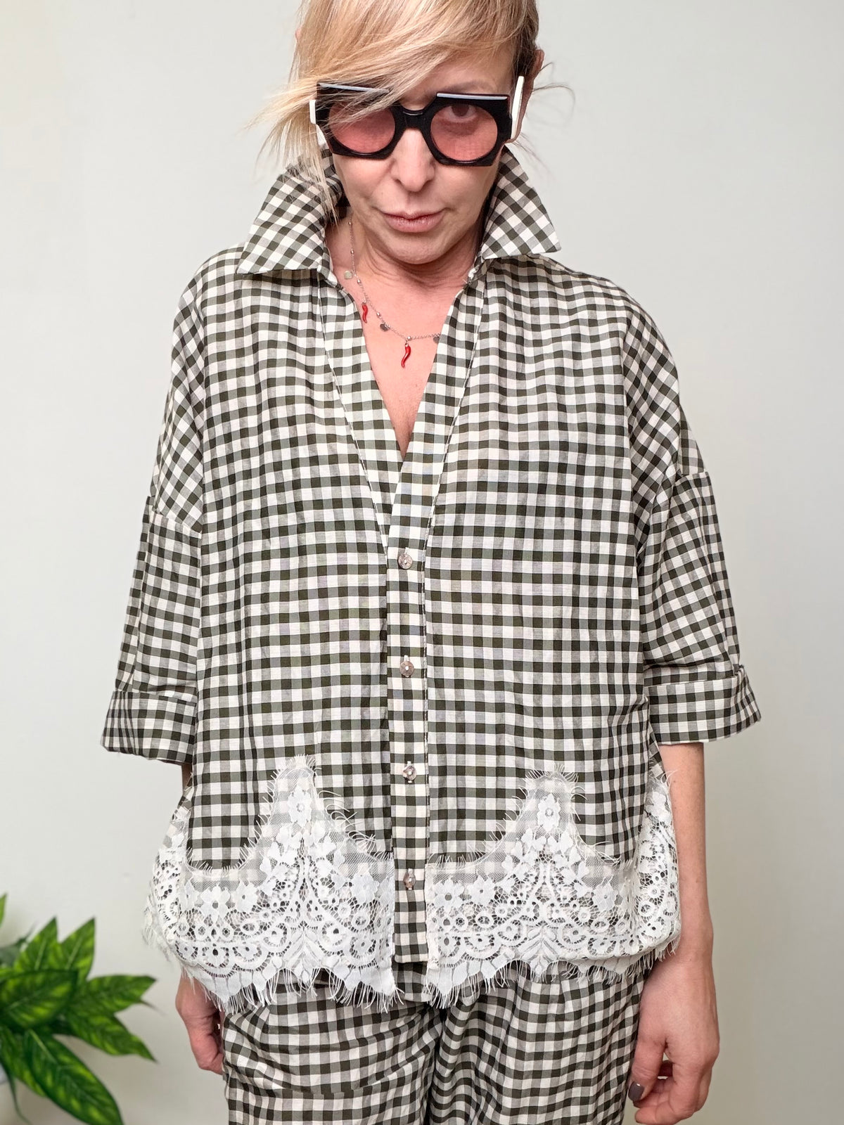 Camicia oversize quadretti vichy tasche pizzo macramè