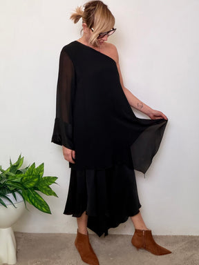Abito nero monospalla manica tulle gonna asimmetrica