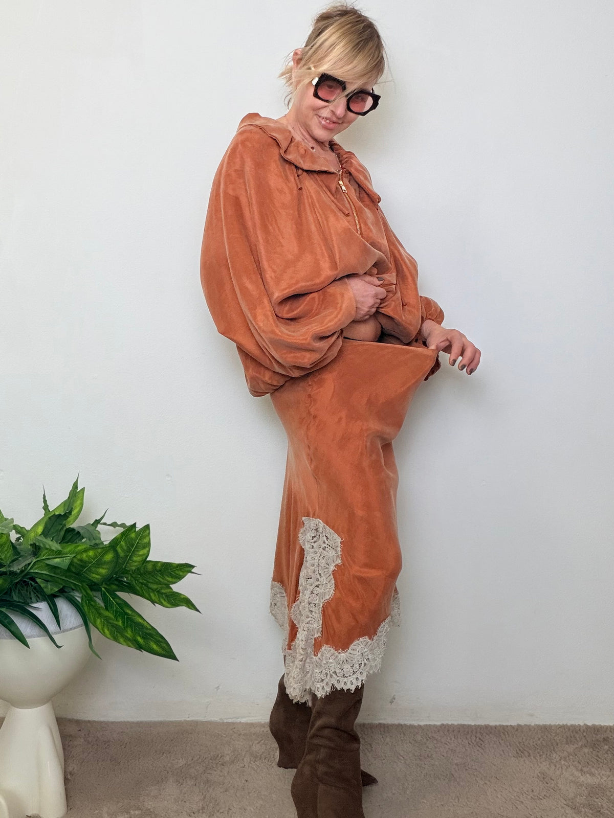 Gonna midi cupro inserto pizzo arancione