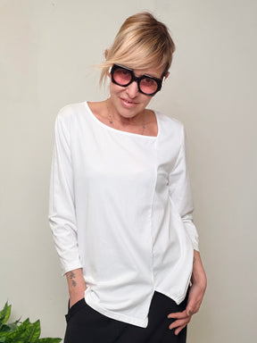 T-shirt oversize cotone scollo asimmetrico