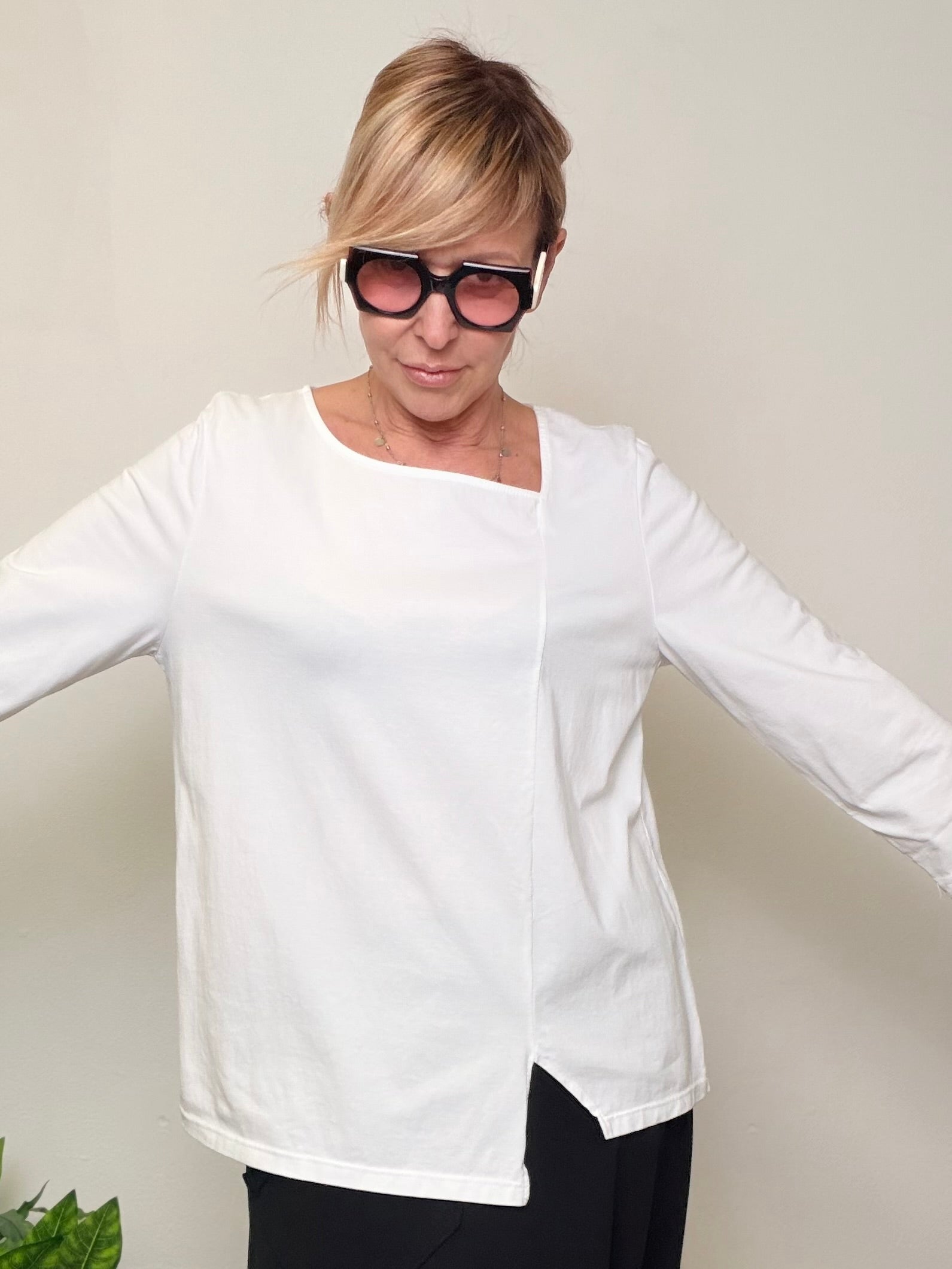 T-shirt oversize cotone scollo asimmetrico