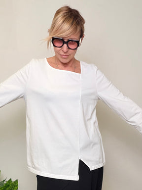 T-shirt oversize cotone scollo asimmetrico