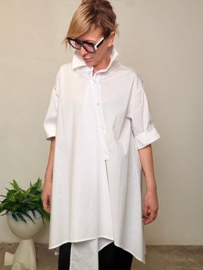 Camicia oversize orlo asimmetrico bianca