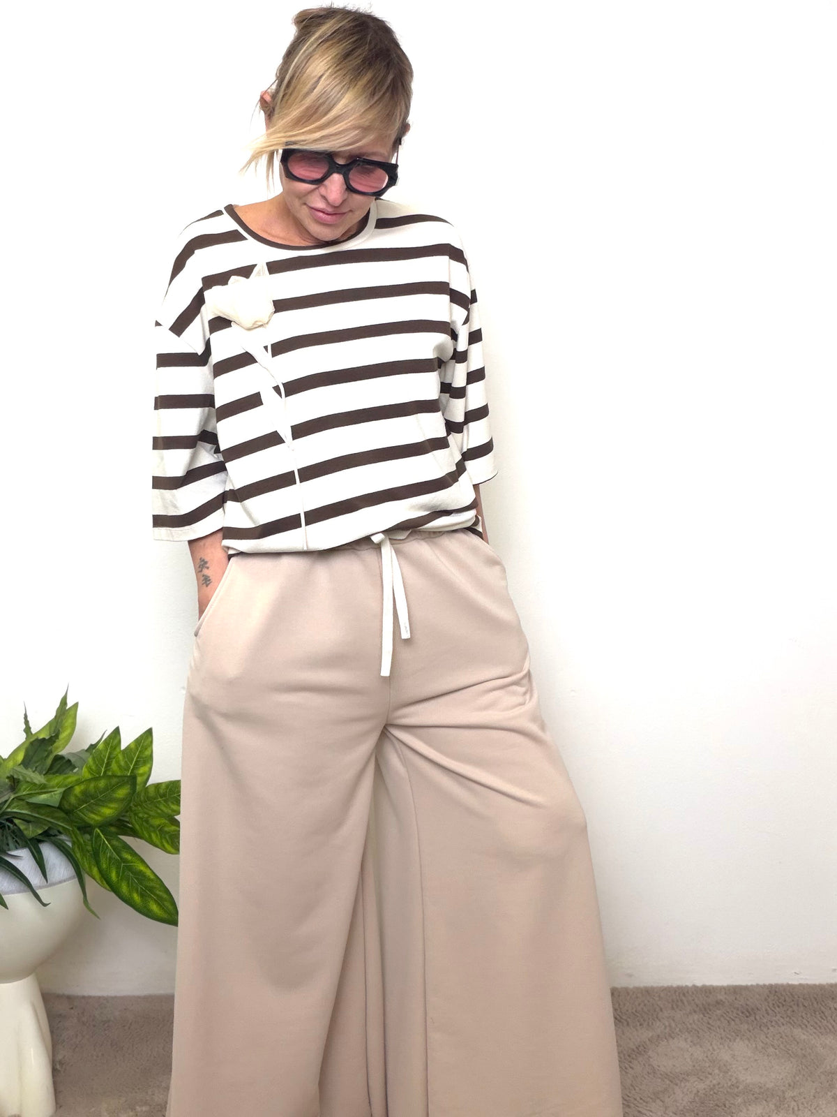 Pantalone beige palazzo coulisse bianca tasche laterali