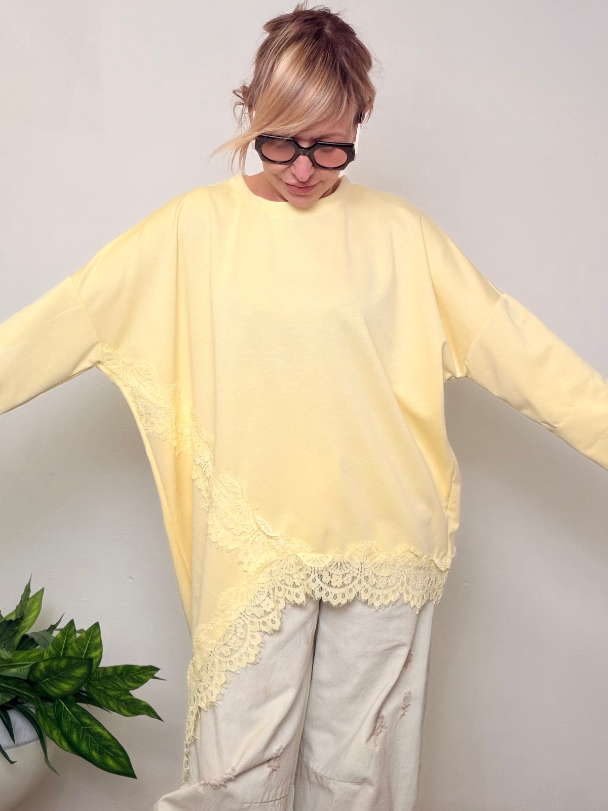 Felpa oversize con pizzo asimmetrico