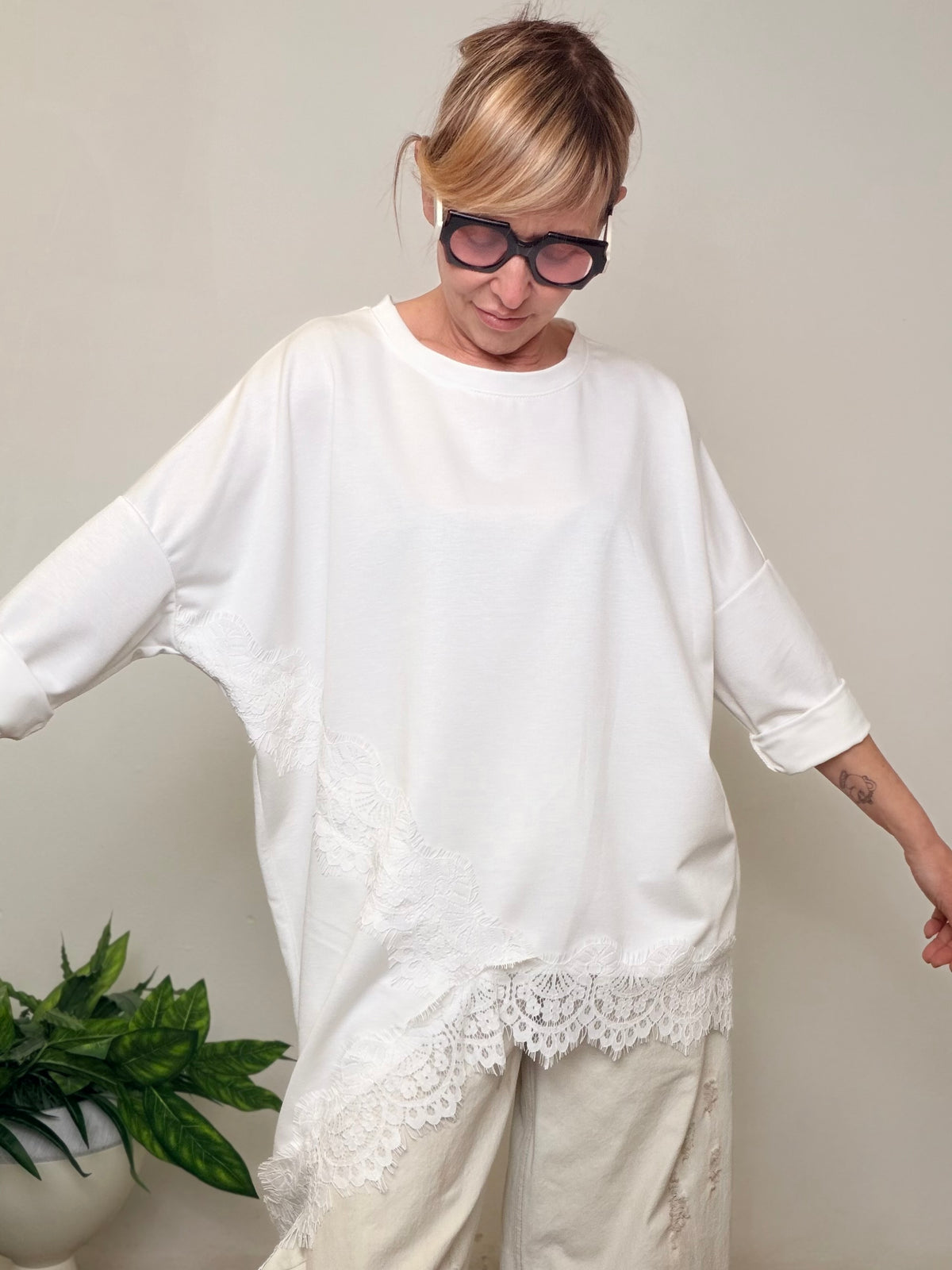 Felpa oversize con pizzo asimmetrico