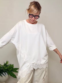 Felpa oversize con pizzo asimmetrico