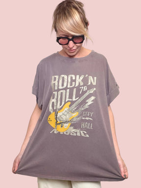 T-shirt oversize grigia stampa Rock'n Roll chitarra