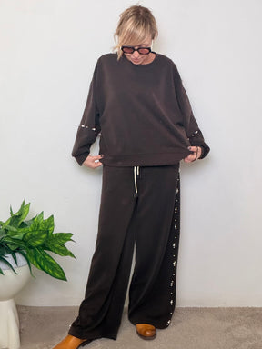 Completo marrone felpa pantalone applicazioni perle