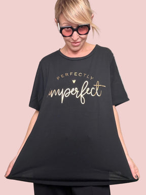 T-shirt oversize nera stampa Perfectly Imperfect dorata