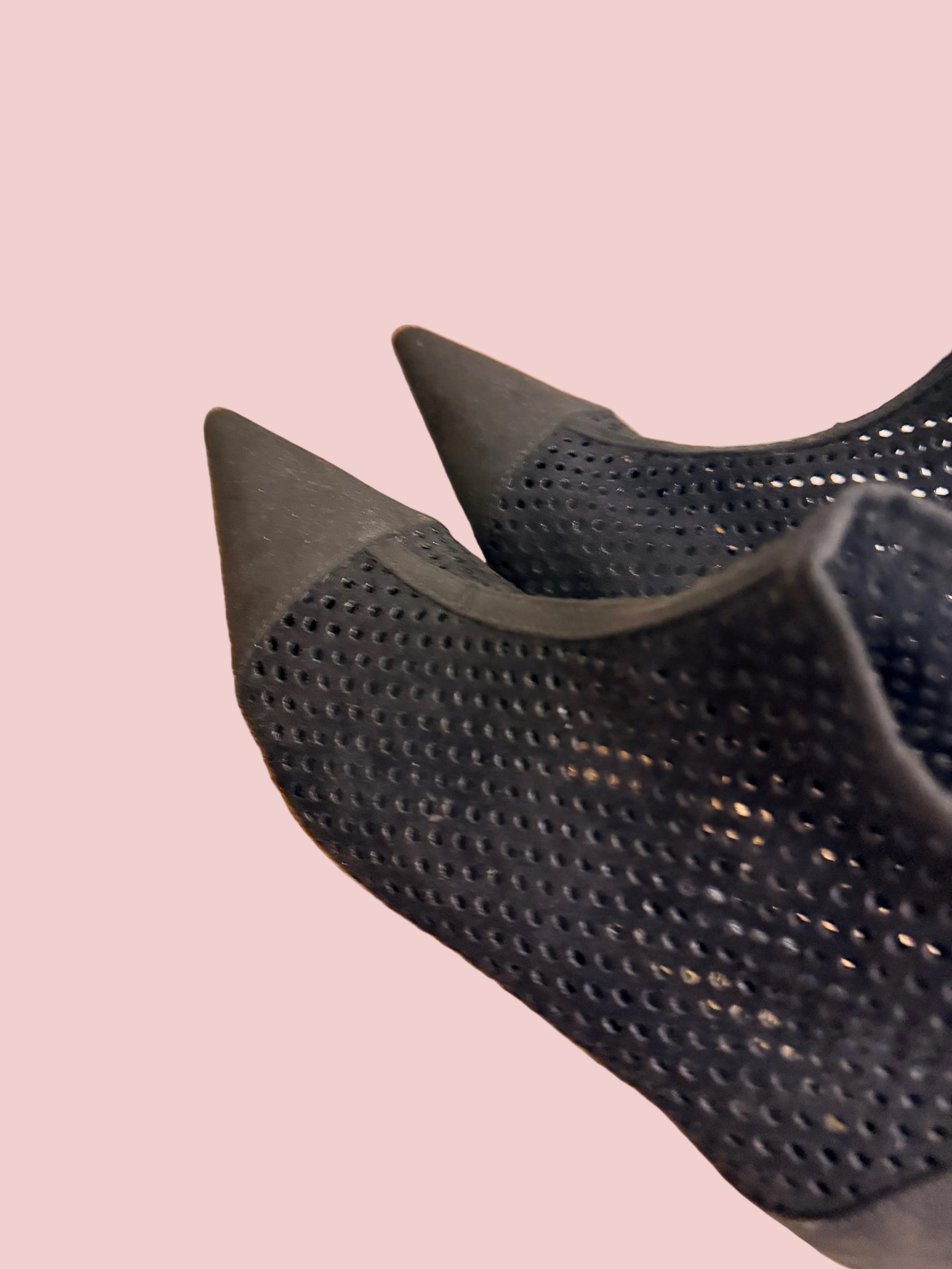 Tronchetto Nero Traforato con Tacco Kitten