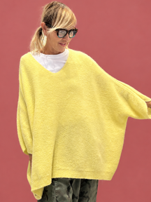 Maglia poncho oversize con scollo a V