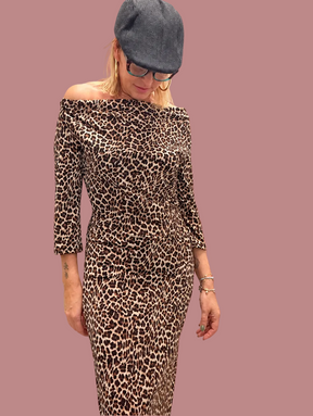Abito lungo leopardato con spalle scoperte