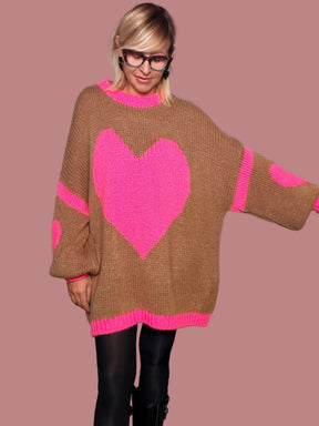 Maglia over con cuori e bordi a contrasto