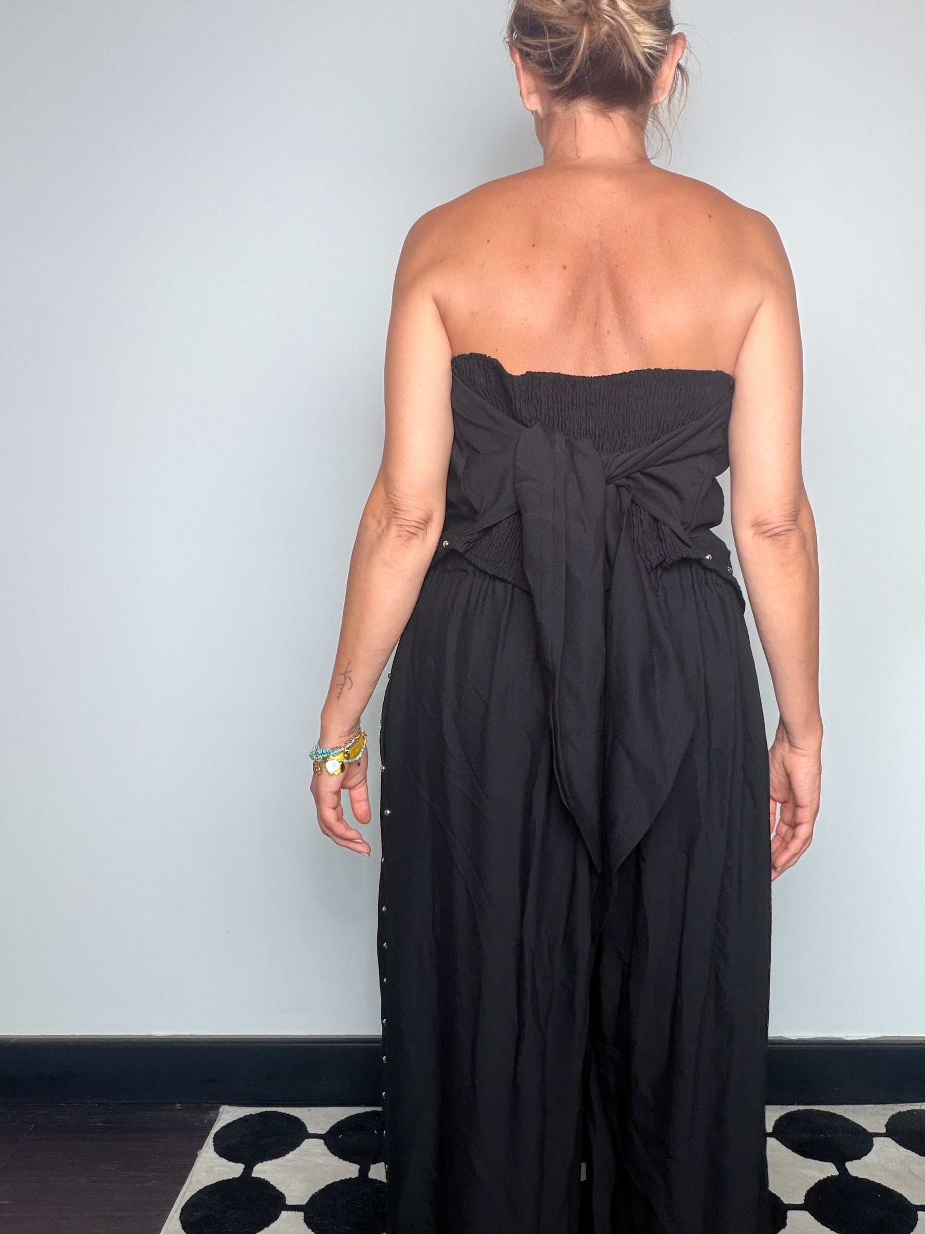 Completo FEMALE – Top Bustier e Pantalone Wide Leg con Borchie