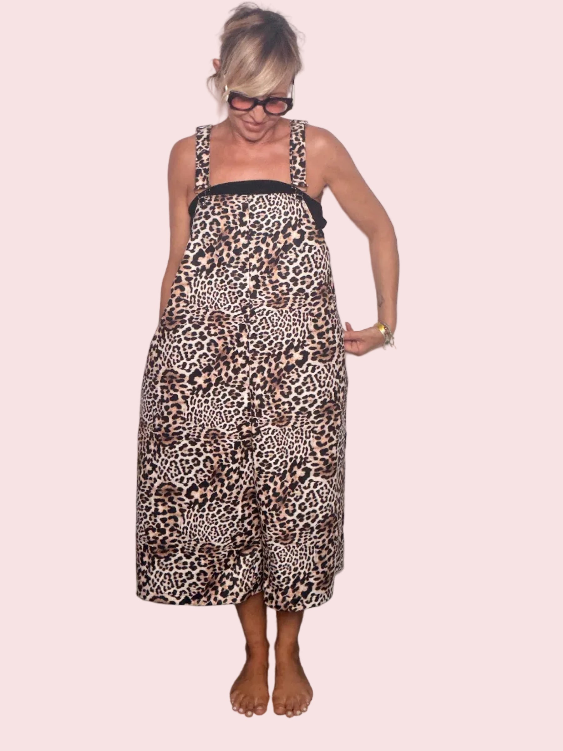 Salopette Jumpsuit Leopardata con Bretelle — Beige/Marrone