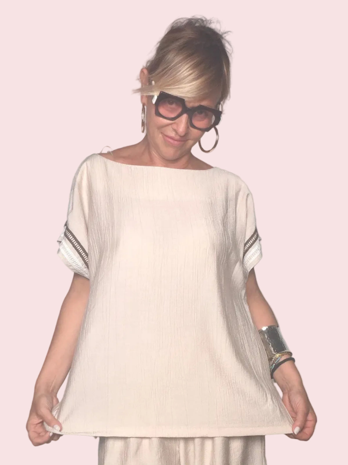 Top Oversize in Plissé con Dettagli Traforati — Beige Panna