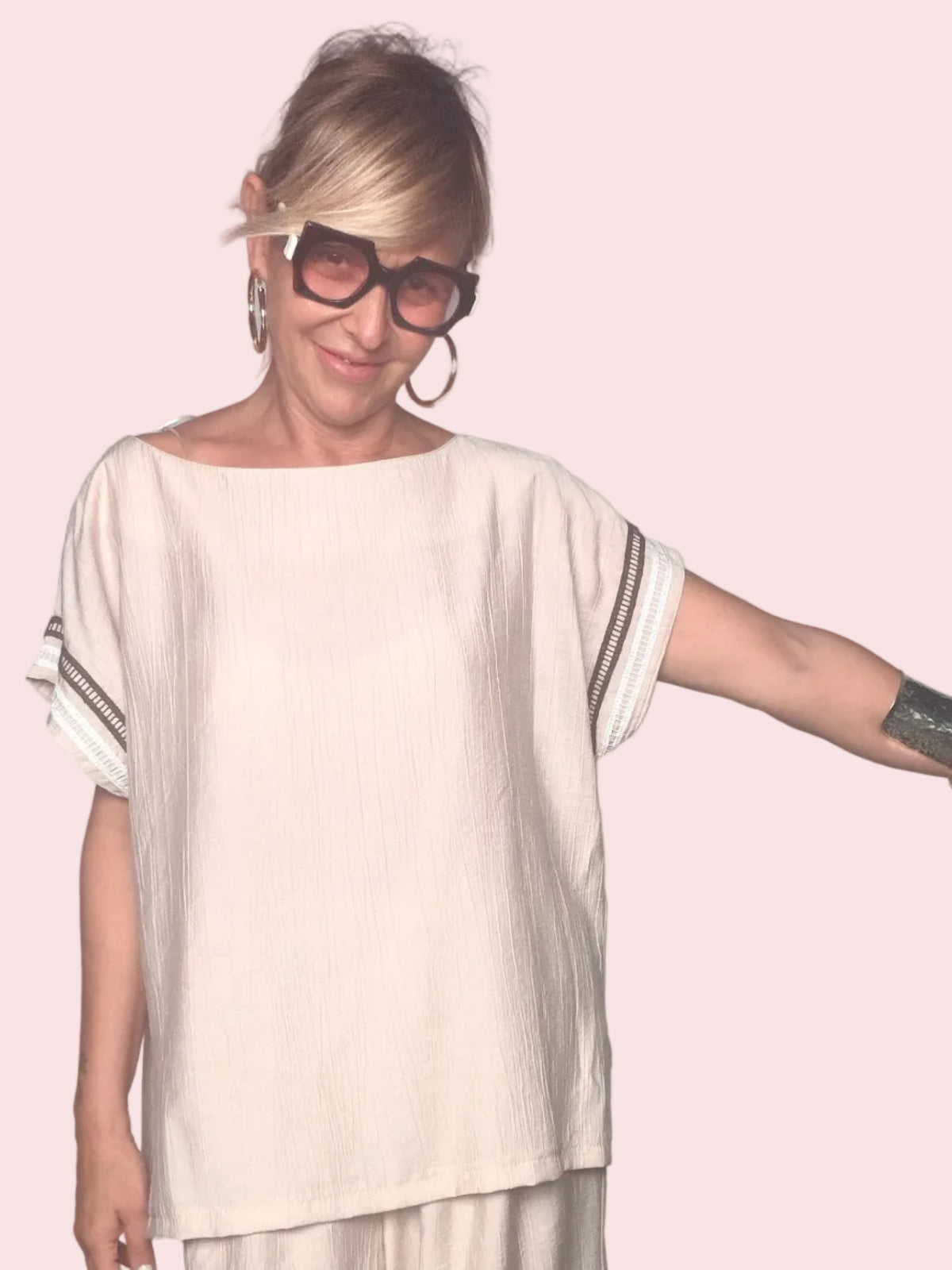 Top Oversize in Plissé con Dettagli Traforati — Beige Panna