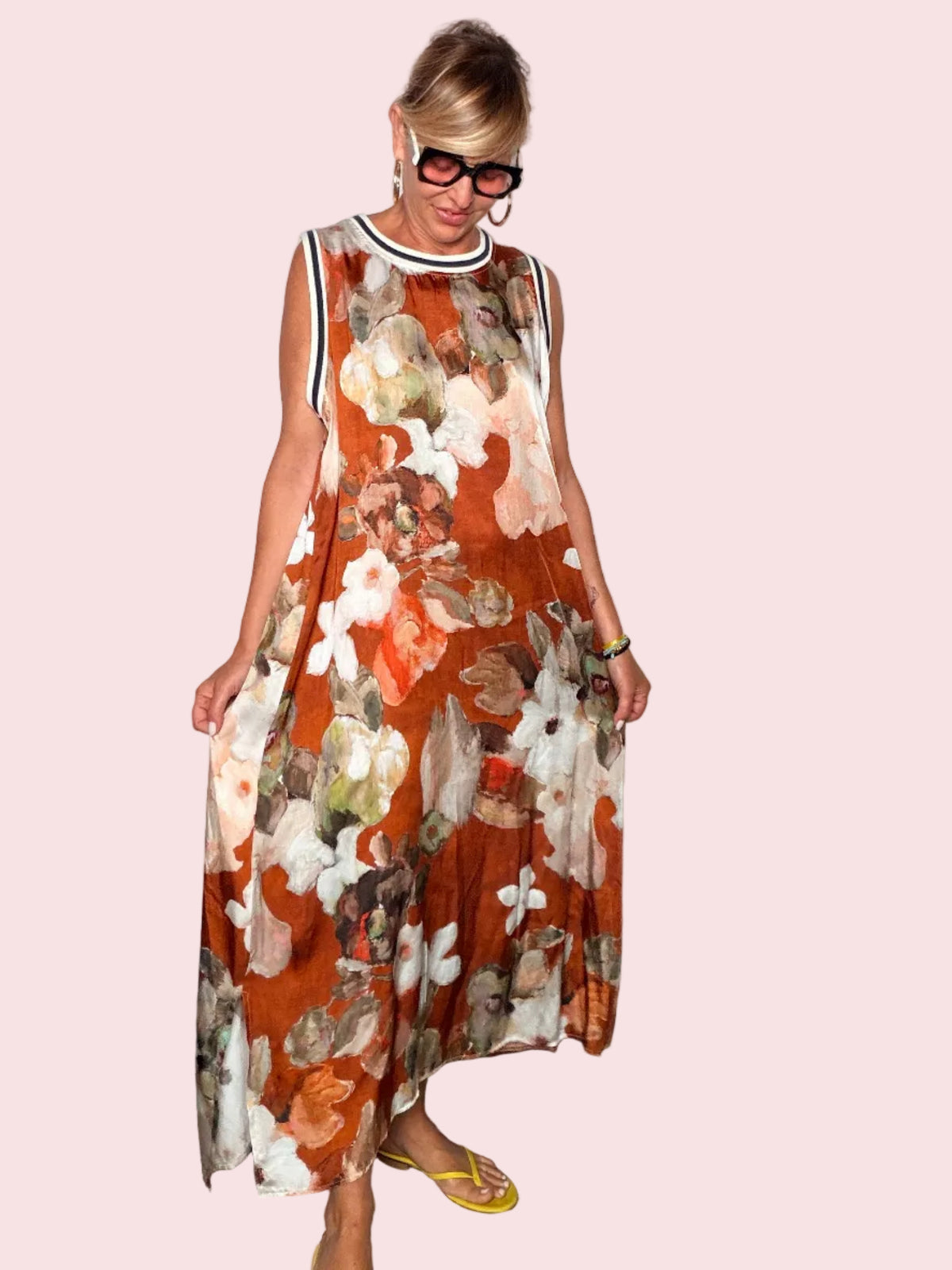 Abito Maxi Floreale Pittorico con Bordo Sportivo — Verde / Ruggine
