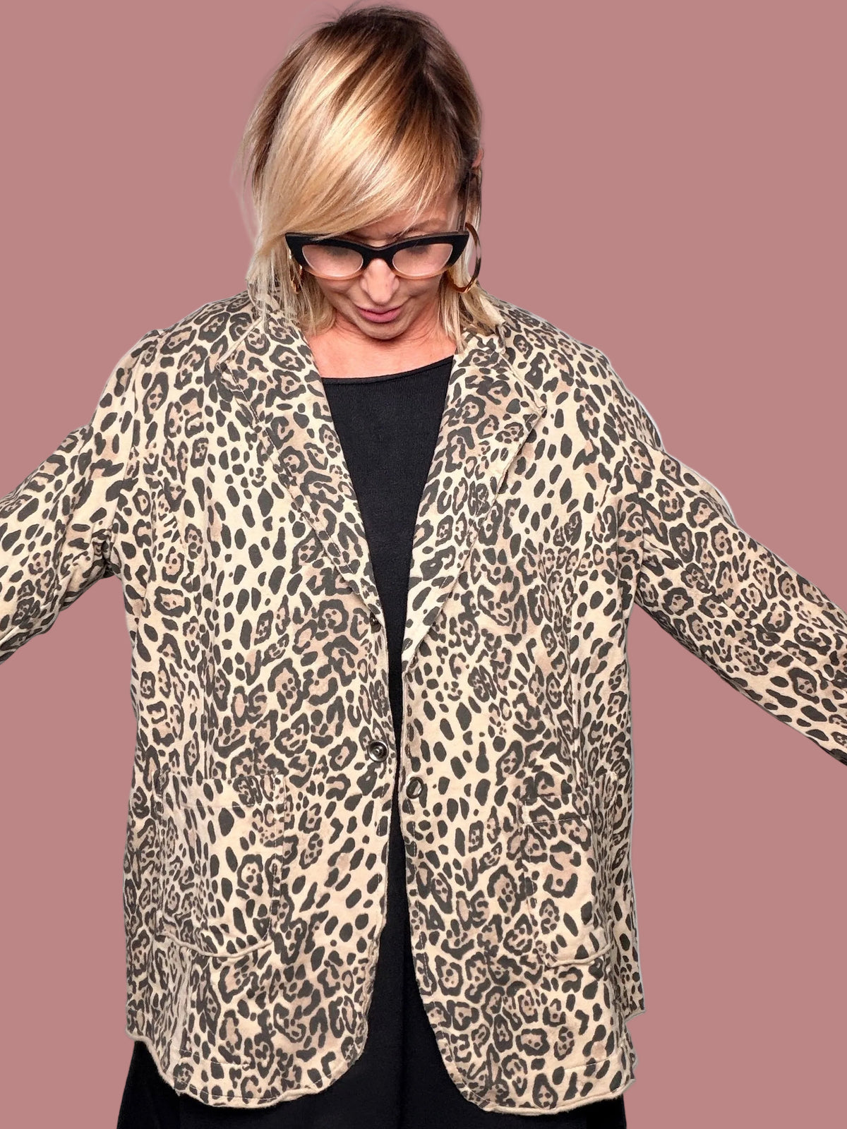 Giacca in felpa animalier con revers e tasche