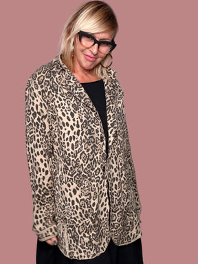 Giacca in felpa animalier con revers e tasche