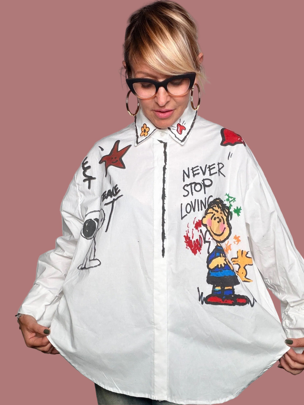 Camicia bianca oversize con stampa cartoon multicolore