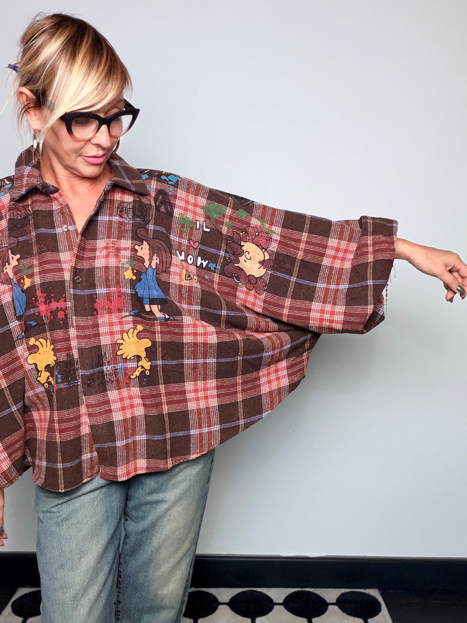 Camicia oversize a quadri con stampa cartoon