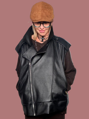 Gilet biker oversize in ecopelle con zip asimmetrica