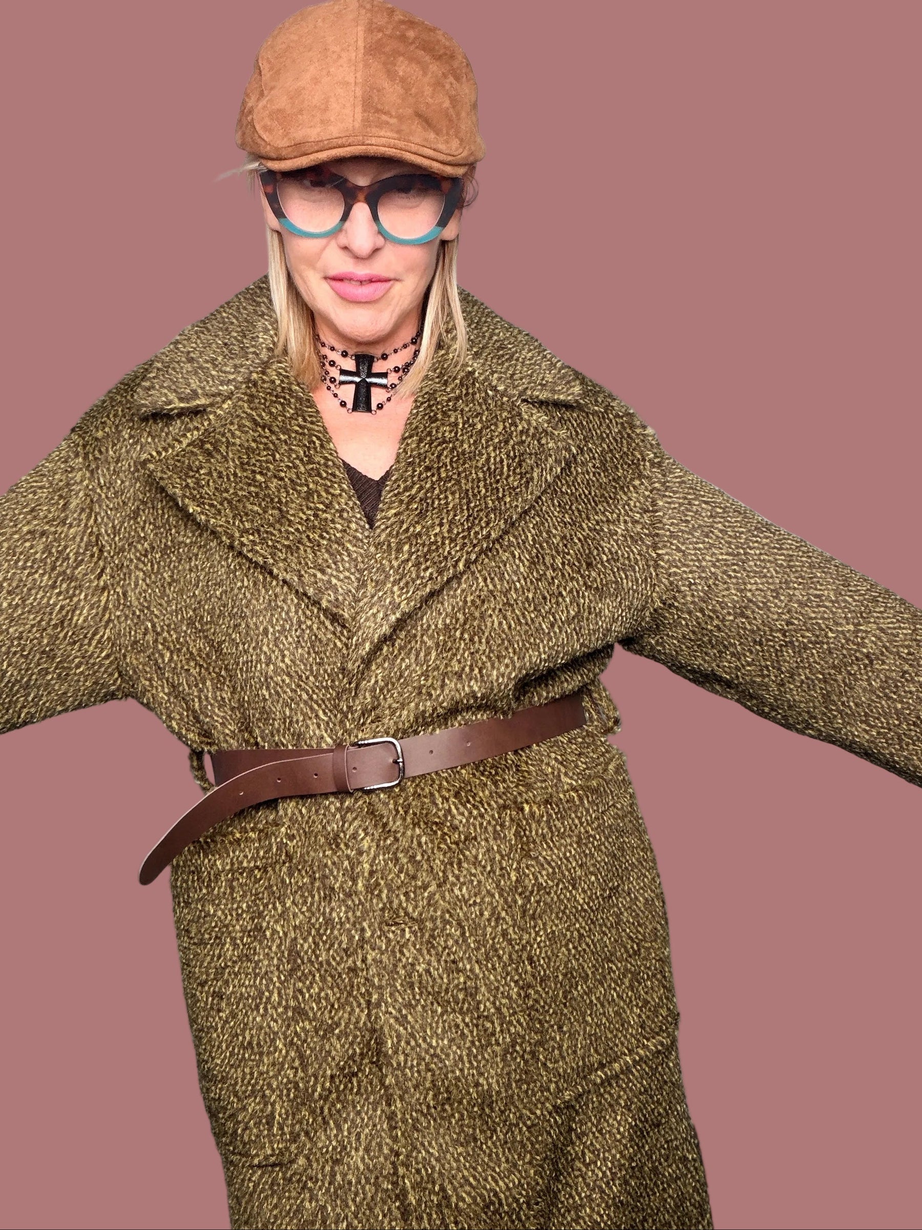 Cappotto lungo mélange con ampi revers e tasche applicate