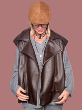 Gilet biker oversize in ecopelle con zip asimmetrica