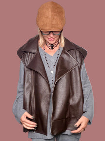 Gilet biker oversize in ecopelle con zip asimmetrica