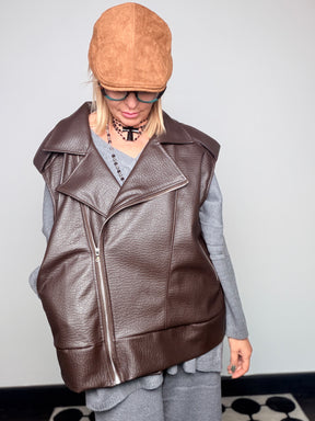 Gilet biker oversize in ecopelle con zip asimmetrica