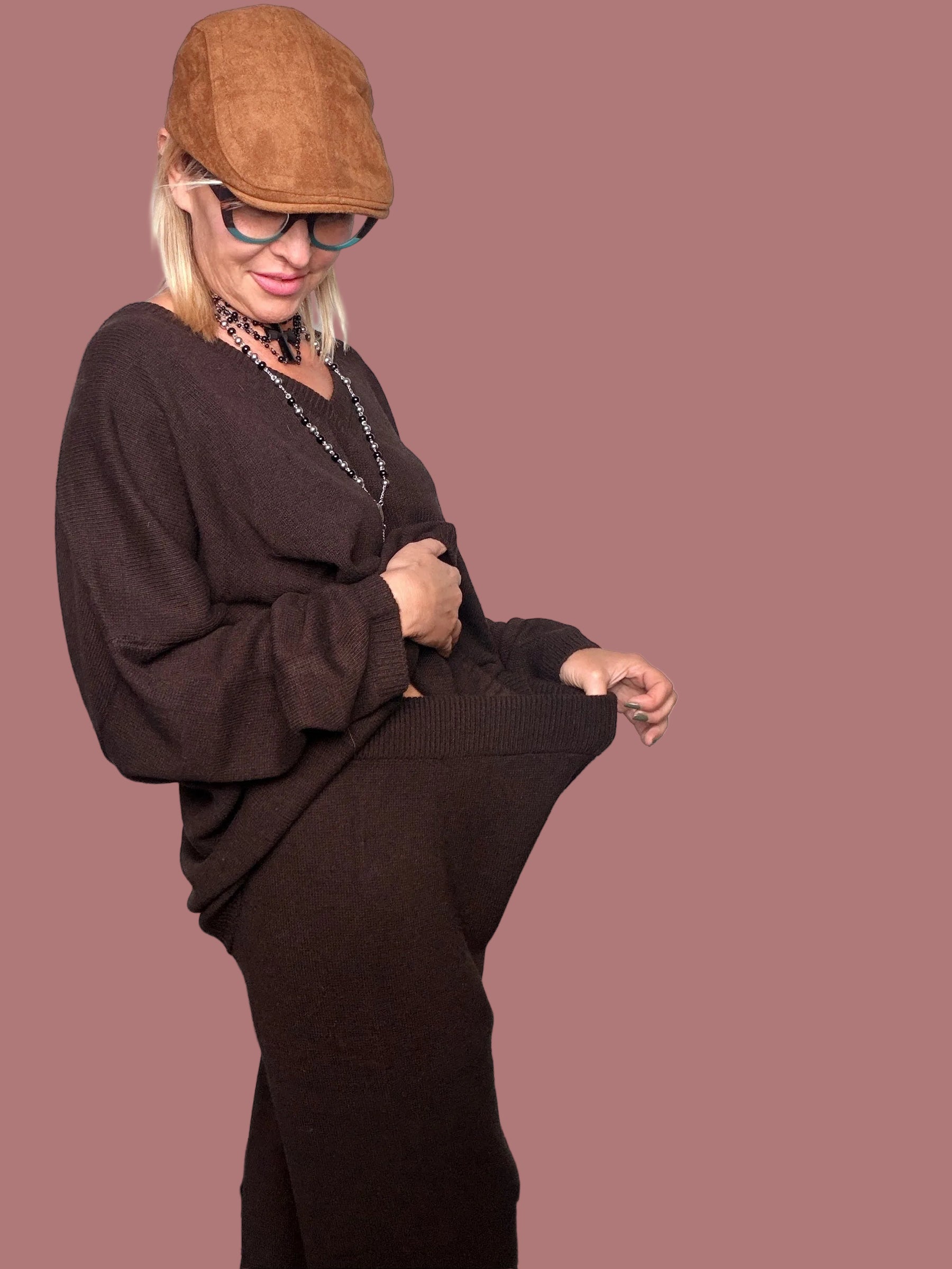 Completo in maglia con maxi pull a V e pantalone palazzo