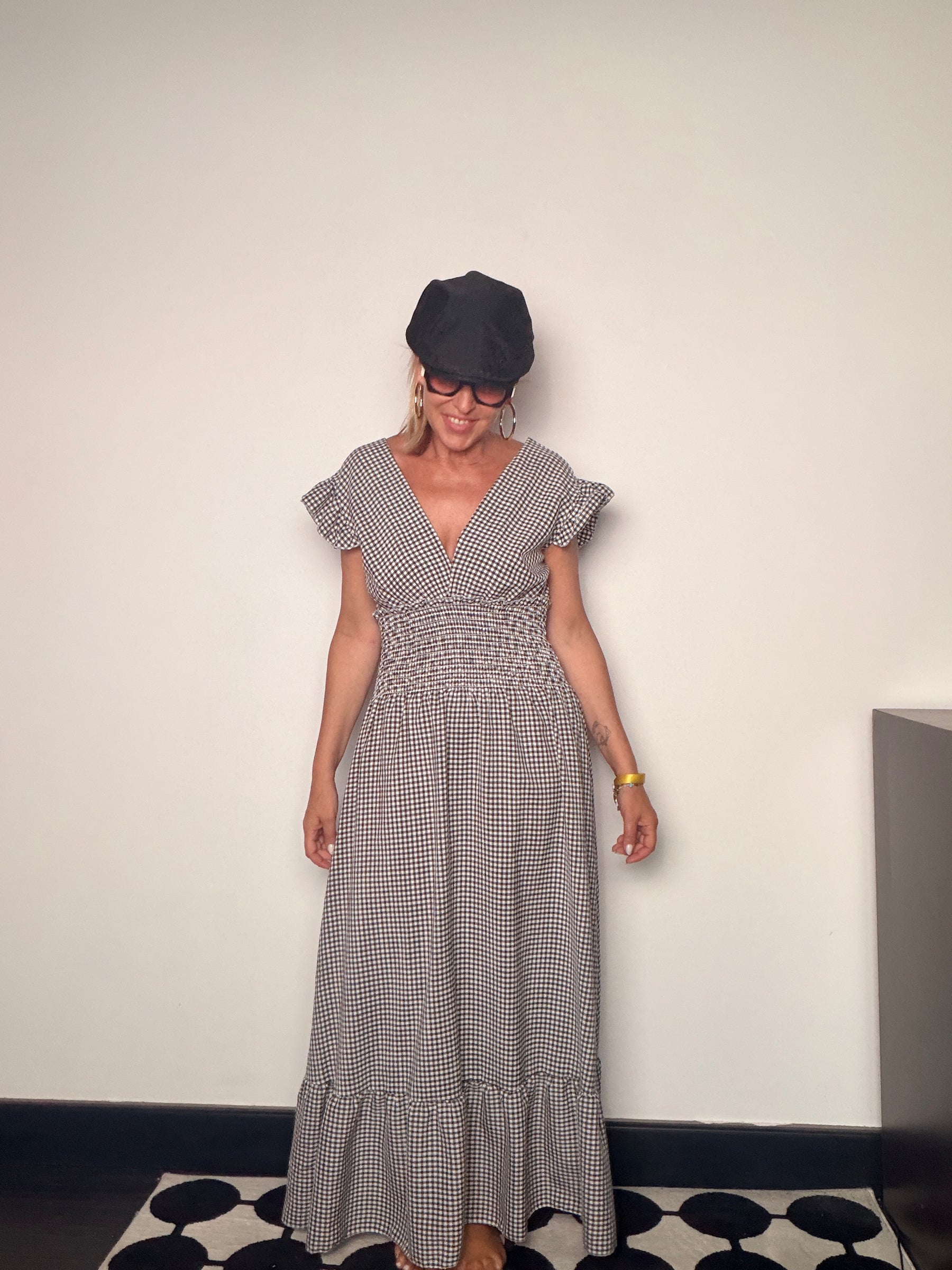 Abito Maxi Vichy con Scollo a V e Volant — Blu/Bianco e Nero/Bianco