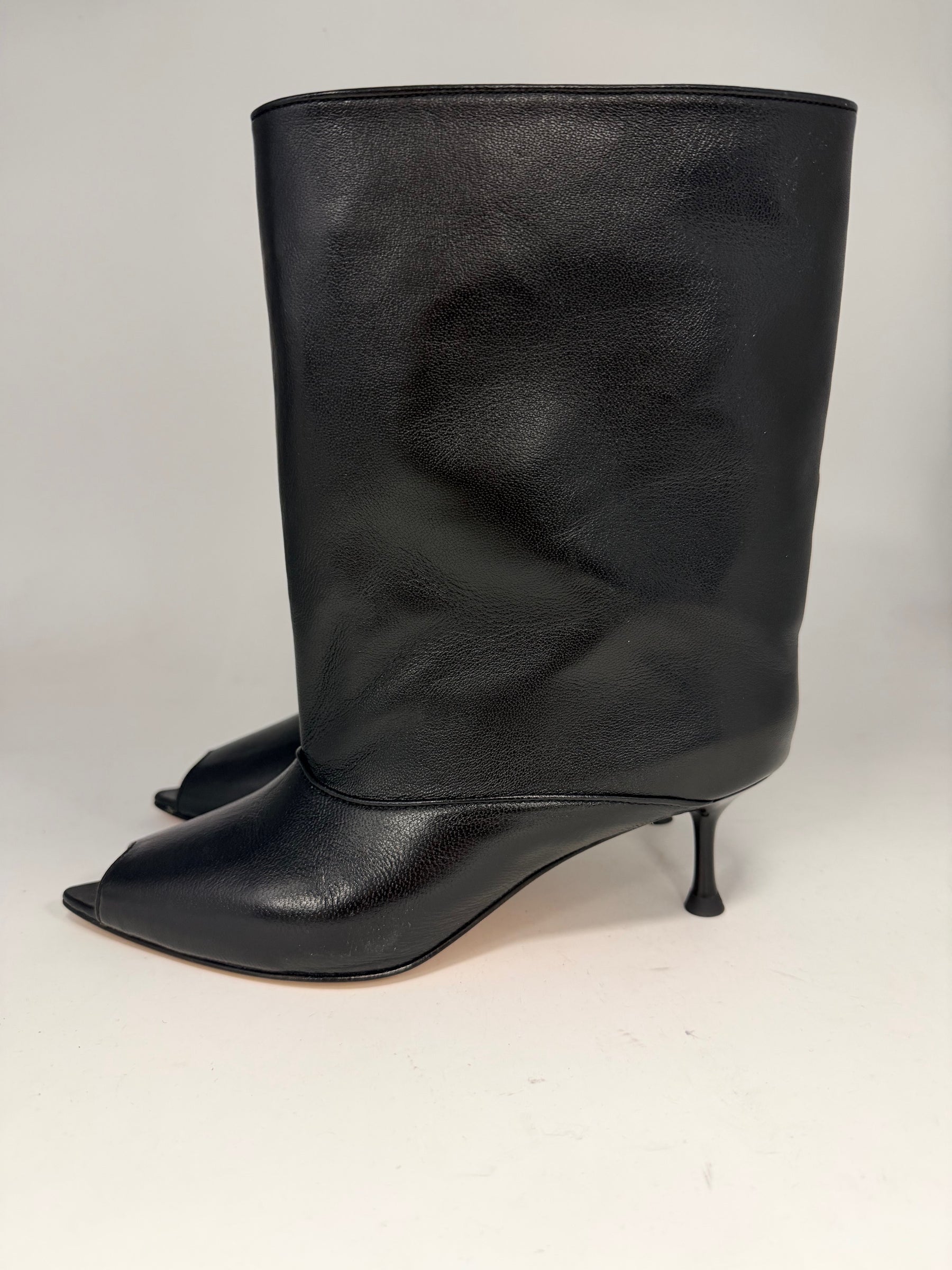 Stivaletto Kitten Heel con Gambale largo e punta aperta