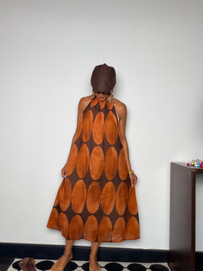 Abito Maxi in Cotone con Stampa a Cerchi Macro — Arancio/Marrone