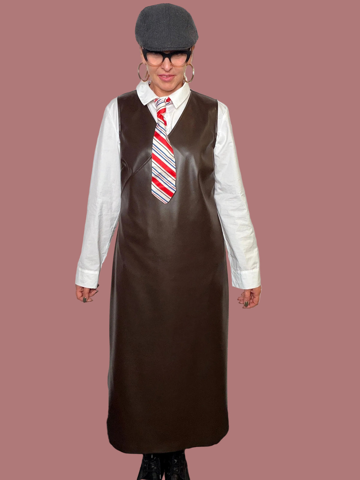 Abito lungo in ecopelle con scollo a V