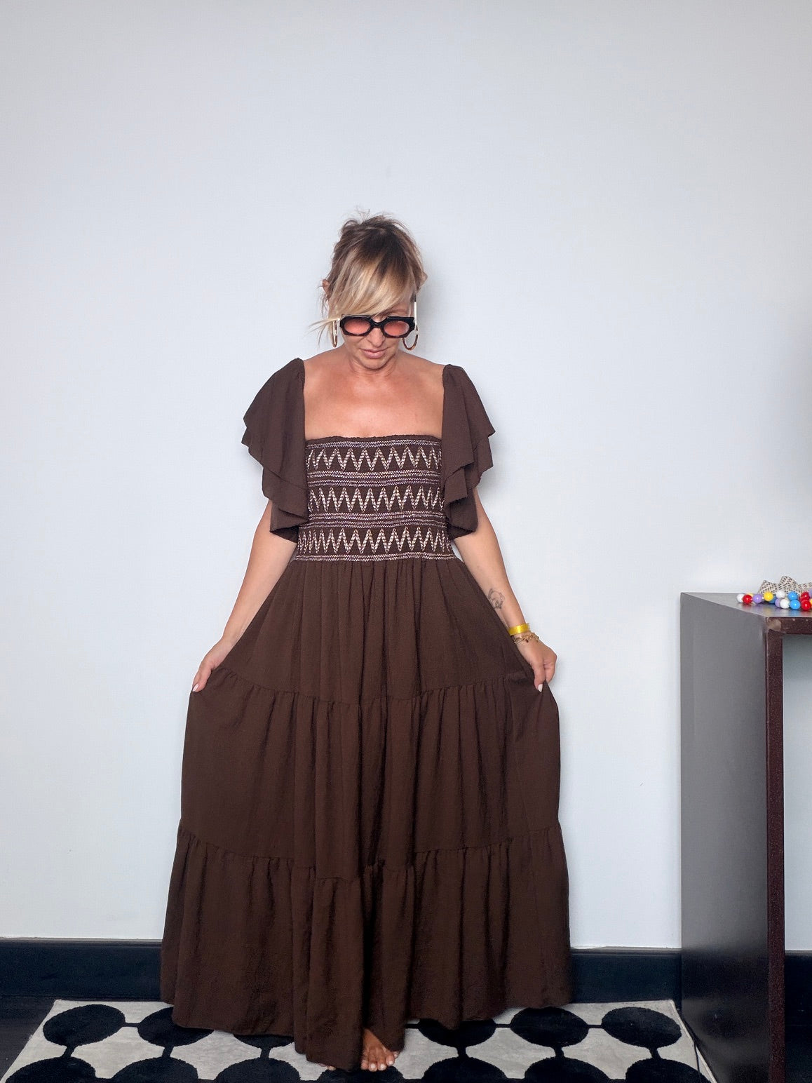 Abito Maxi Smock Zigzag — Maniche a Volant e Gonna a Balze