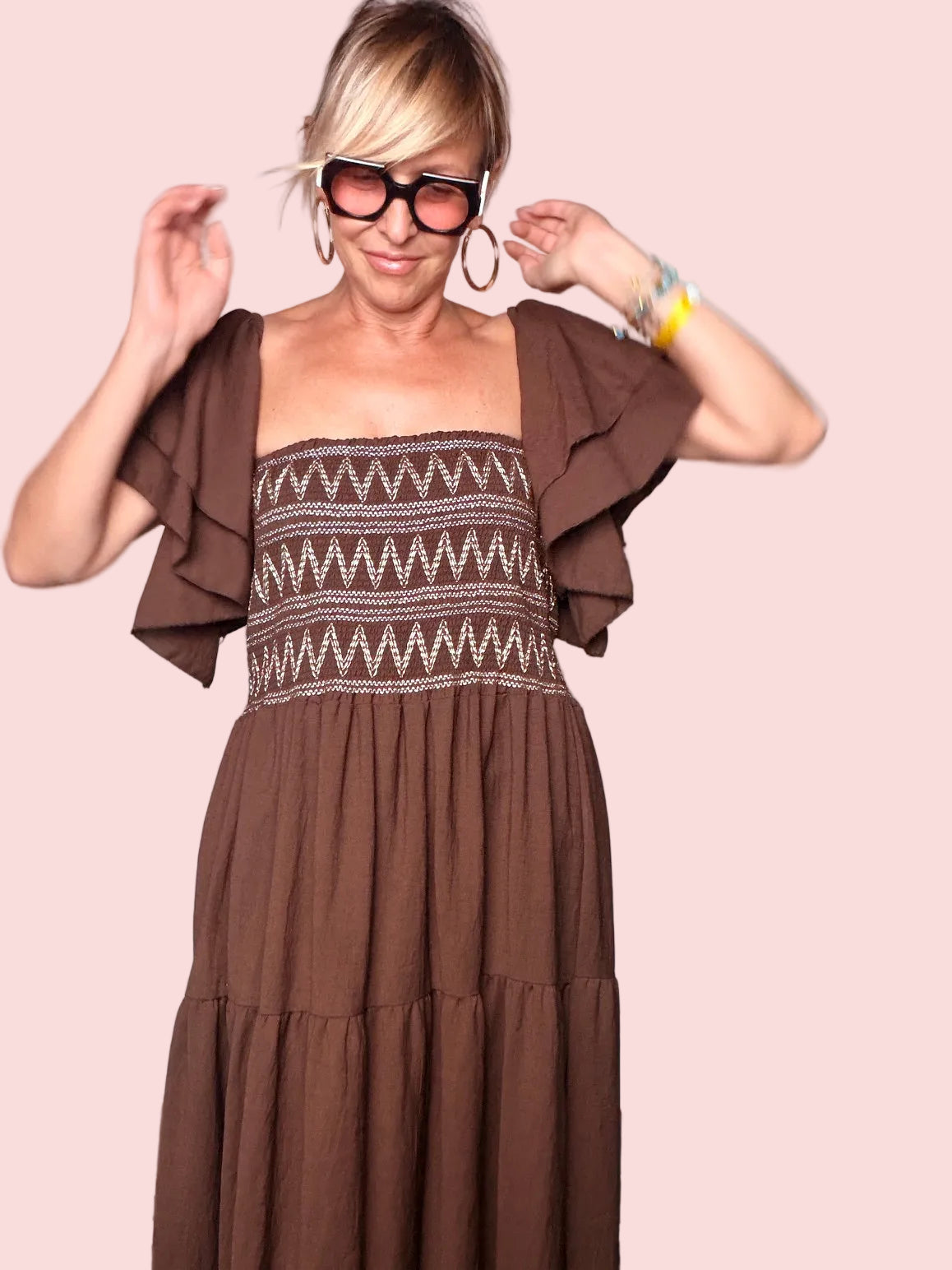 Abito Maxi Smock Zigzag — Maniche a Volant e Gonna a Balze