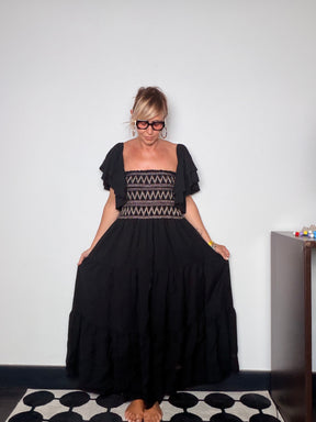 Abito Maxi Smock Zigzag — Maniche a Volant e Gonna a Balze