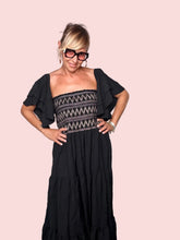 Abito Maxi Smock Zigzag — Maniche a Volant e Gonna a Balze