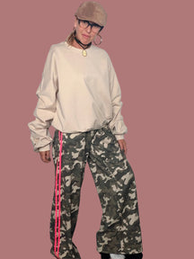 Pantalone Over camouflage  con bande fluorescenti