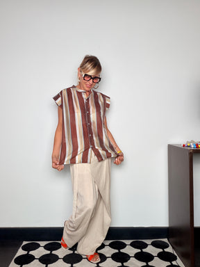 Camicia Righe Verticali — Collo Coreana e Maniche Corte