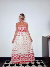 Abito Maxi Halter — Ricamo Folk Rosso su Fondo Avorio