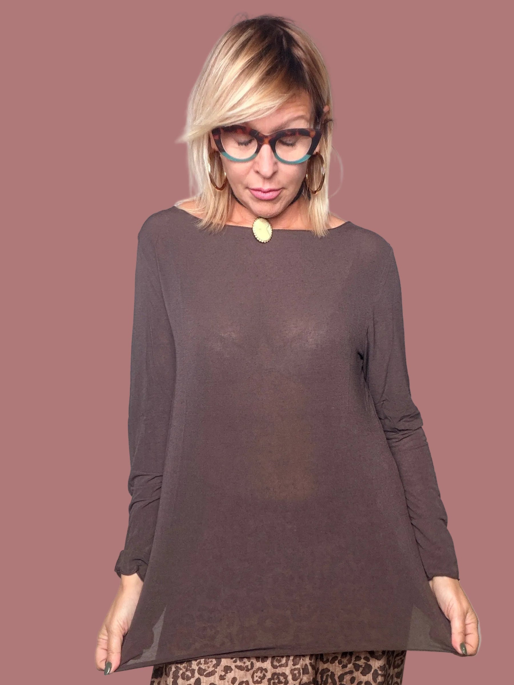Maglia moro con scollo a barca e maniche lunghe, vista frontale