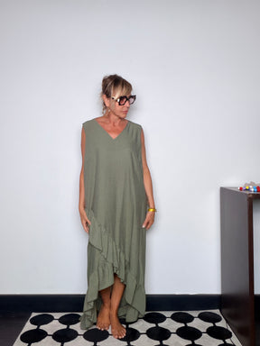 Abito Maxi Oversize — Scollo V e Balze Asimmetriche a Cascata