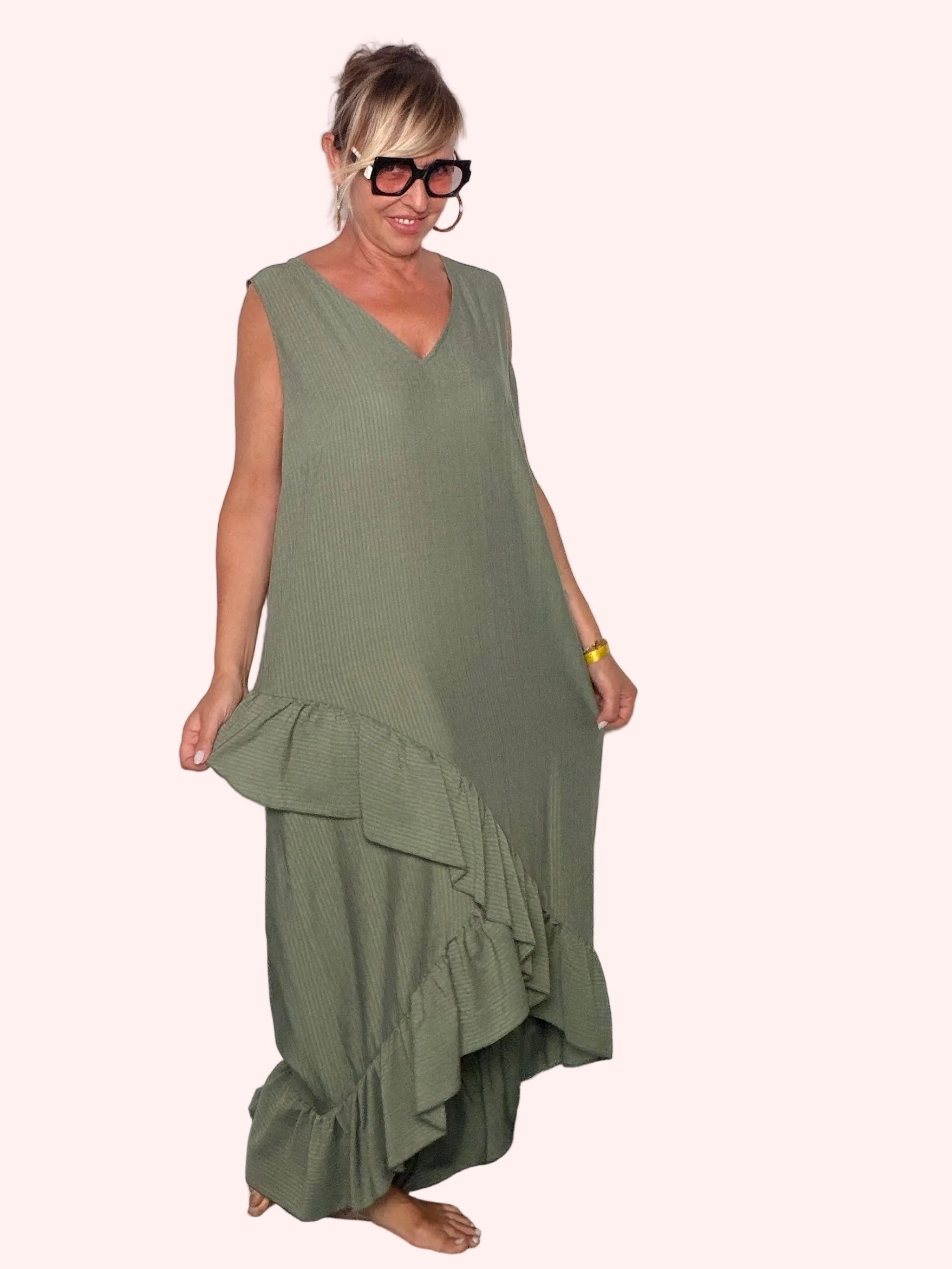 Abito Maxi Oversize — Scollo V e Balze Asimmetriche a Cascata